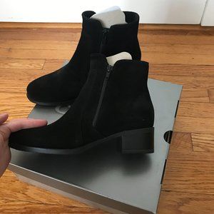 [NIB] La CANADIENNE Waterproof Suede Ankle Boots